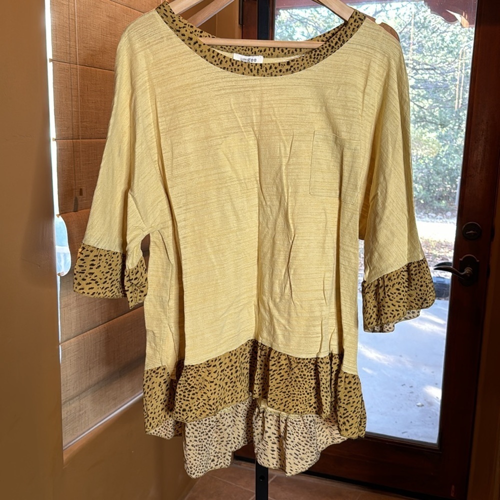 NWT Umgee Women's Dalmatian Bell Sleeve Ruffle 100% Cotton Tunic Top Size Medium - Picture 2 of 9